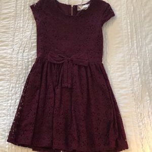 Laced dress short sleeve in maroon